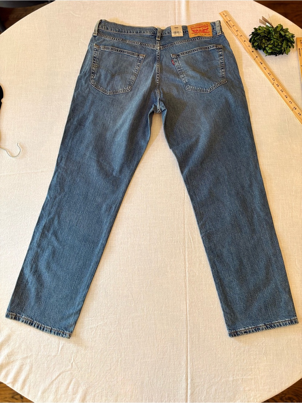 Levi's 541 Relaxed Straight Leg Men’s Jeans in Light Blue Denim 36W 32L - Picture 3 of 12